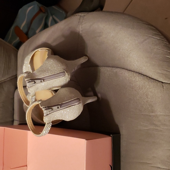 Womens silver dress shoes - Picture 3 of 4